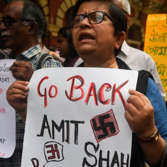 বিক্ষোভের মুখে অনড় অমিত শাহ