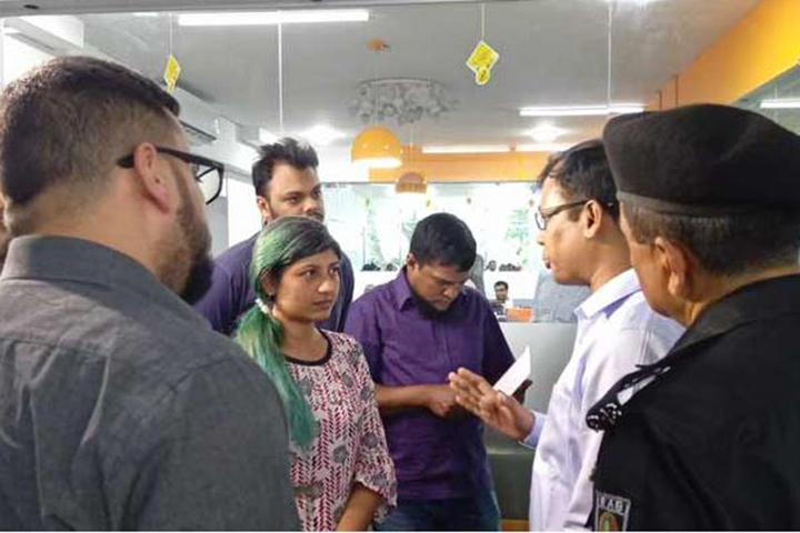 দারাজে ৫০ টাকার মাস্ক দেড় হাজার টাকা!