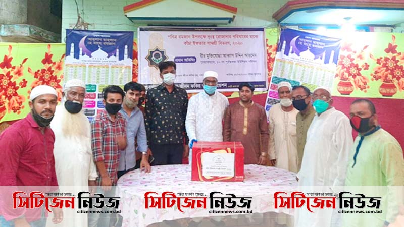 রোজাদারদের ইফতার সামগ্রী দিলেন জীবন ফকির রহঃ ফাউন্ডেশন