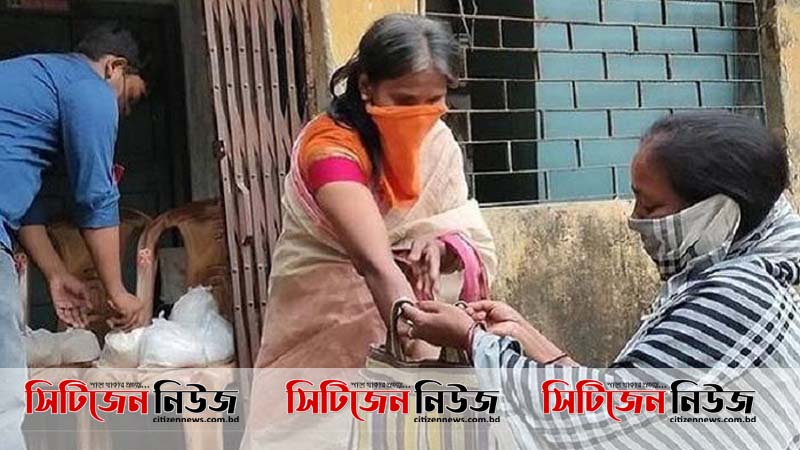 অসহায় মানুষের পাশে রানু মণ্ডল