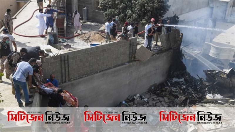 ‌পাকিস্তানে ১০৭ আরোহী নিয়ে বিমান বিধ্বস্ত