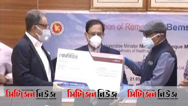 করোনার ওষুধ স্বাস্থ্যমন্ত্রীর কাছে হস্তান্তর