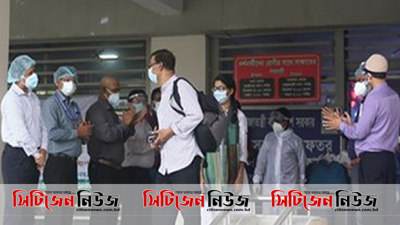 স্বাভাবিক জীবন; করোতালির মাধ্যমে অভিনন্দন