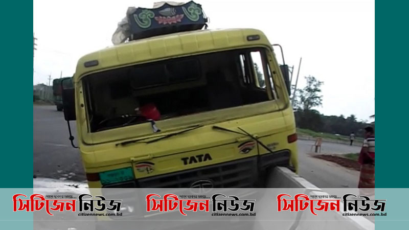 ট্রাকের নিচে চাপা পড়ে প্রাণ গেল তিনজনের