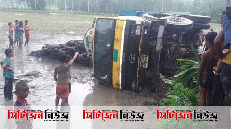 রংপুরে ট্রাক উল্টে ৪ শ্রমিক নিহত