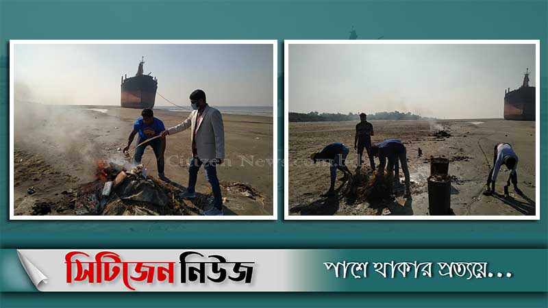 পারকি সৈকতে বর্জ্য পরিস্কার করলেন যুবক ও পর্যটকরা