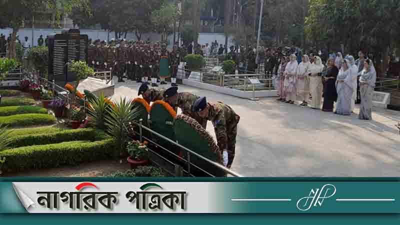 পিলখানা ট্র্যাজেডি: শহীদদের কবরে তিন বাহিনী প্রধানের শ্রদ্ধা