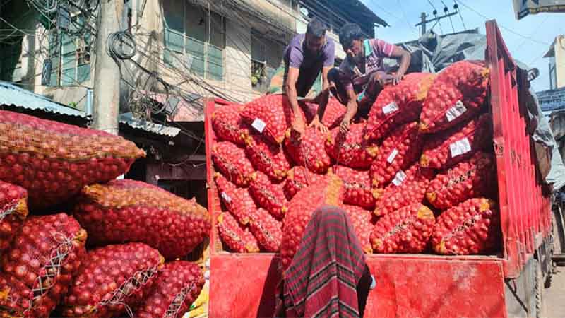 খাতুনগঞ্জে পেঁয়াজ ৭০ টাকা, দেশি রসুন ৮০