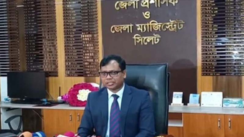যে কারণে আলোচিত ডিসি সারওয়ার আলমকে শোকাজ করা হয়
