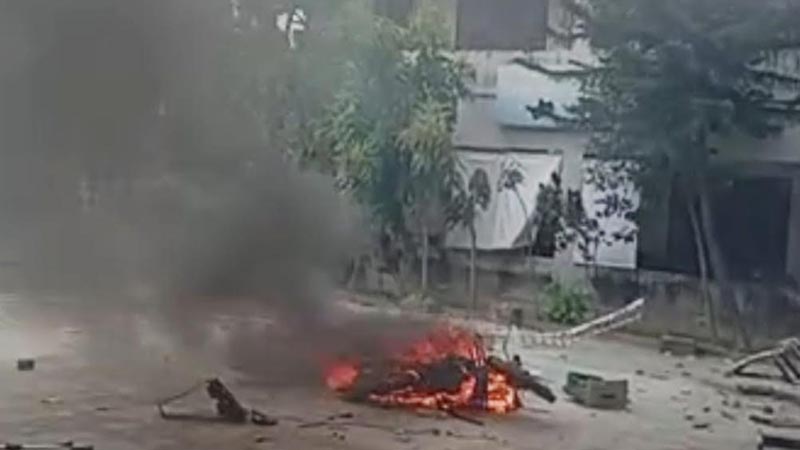 ফরিদপুরে বিক্ষুব্ধ জনতার থানায় হামলা, ভাঙচুর-আগুন