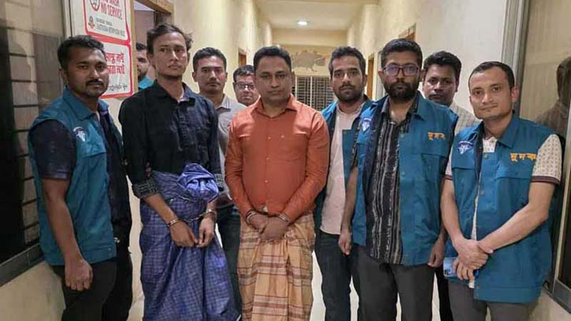 চট্টগ্রামে ঘুষের টাকাসহ কাস্টমসের কর্মকর্তা গ্রেপ্তার