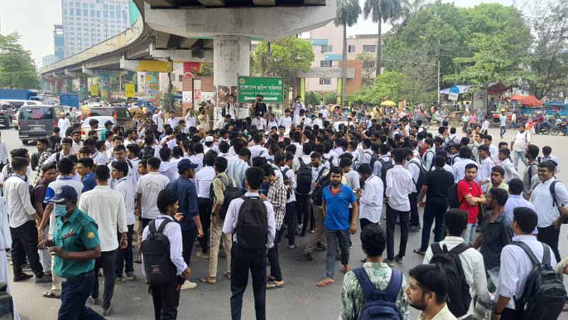 কারিগরি শিক্ষার্থীদের সড়ক অবরোধ