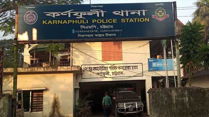 আ’লীগের নেতাকর্মীদের বাড়ি ভাড়া না দিতে ওসি’র মাইকিং