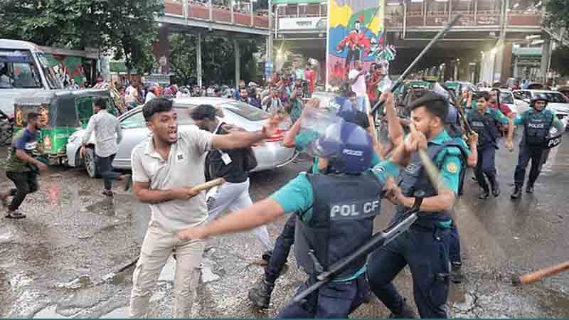 মুখোমুখি অবস্থানে জুলাই যোদ্ধা-পুলিশ