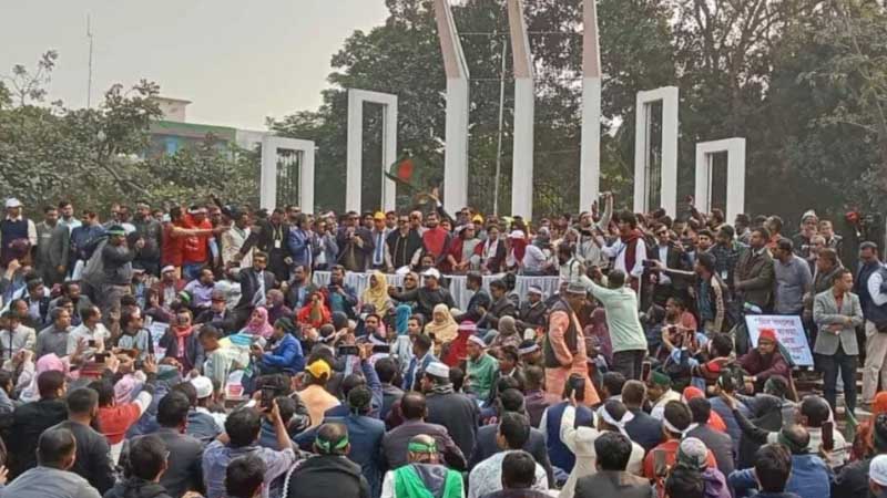 লাগাতার অবস্থান কর্মসূচির ঘোষণা শিক্ষকদের