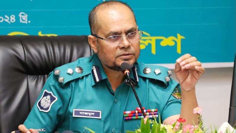 রাস্তা বন্ধ করে যাতায়াত: পুলিশ কমিশনার বরখাস্ত
